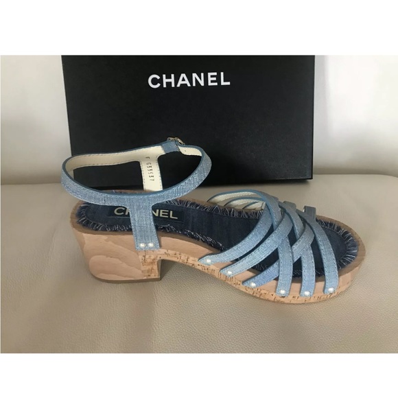 Chanel 18C Wood Platform Blue Fantasy Leather Pearl Studs Sandals EU40 9US New - Picture 5 of 12